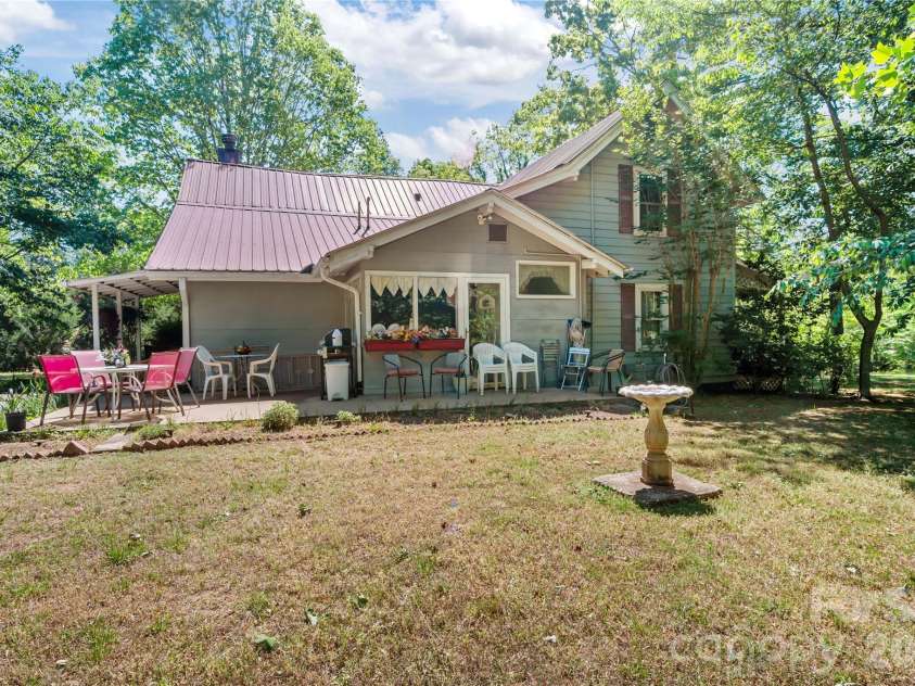 283 Constant Lane, Columbus, NC 28722.  MLS# CAR4374631, YatesRealty ID 18996. 