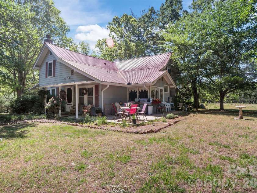 283 Constant Lane, Columbus, NC 28722.  MLS# CAR4374631, YatesRealty ID 18996. 