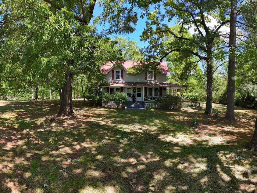 283 Constant Lane, Columbus, NC 28722.  MLS# CAR4374631, YatesRealty ID 18996. 