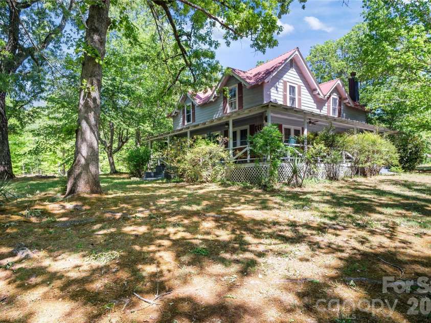 283 Constant Lane, Columbus, NC 28722.  MLS# CAR4374631, YatesRealty ID 18996. 