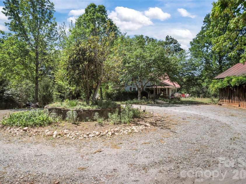 283 Constant Lane, Columbus, NC 28722.  MLS# CAR4374631, YatesRealty ID 18996. 