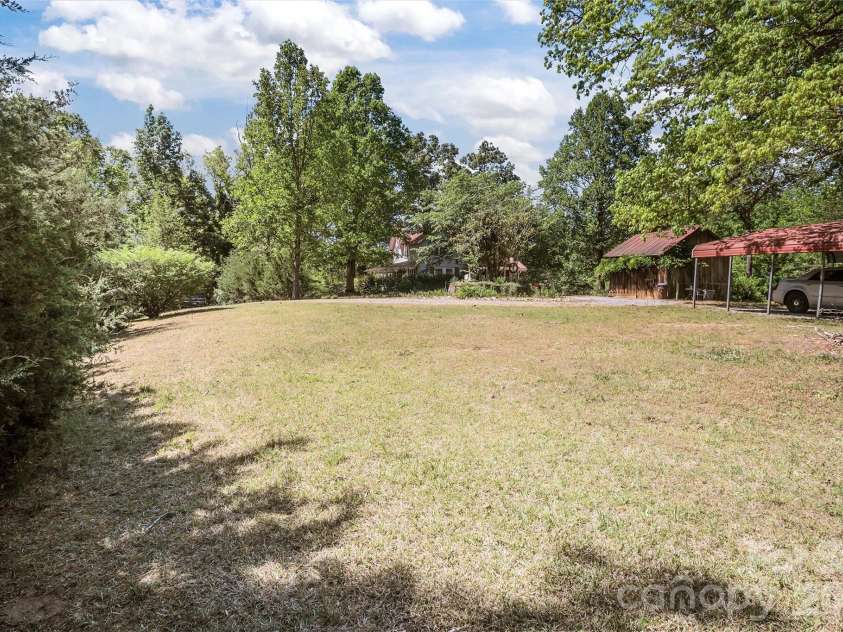 283 Constant Lane, Columbus, NC 28722.  MLS# CAR4374631, YatesRealty ID 18996. 