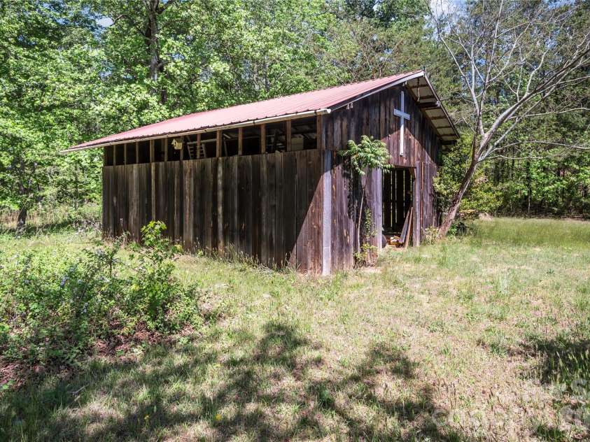 283 Constant Lane, Columbus, NC 28722.  MLS# CAR4374631, YatesRealty ID 18996. 