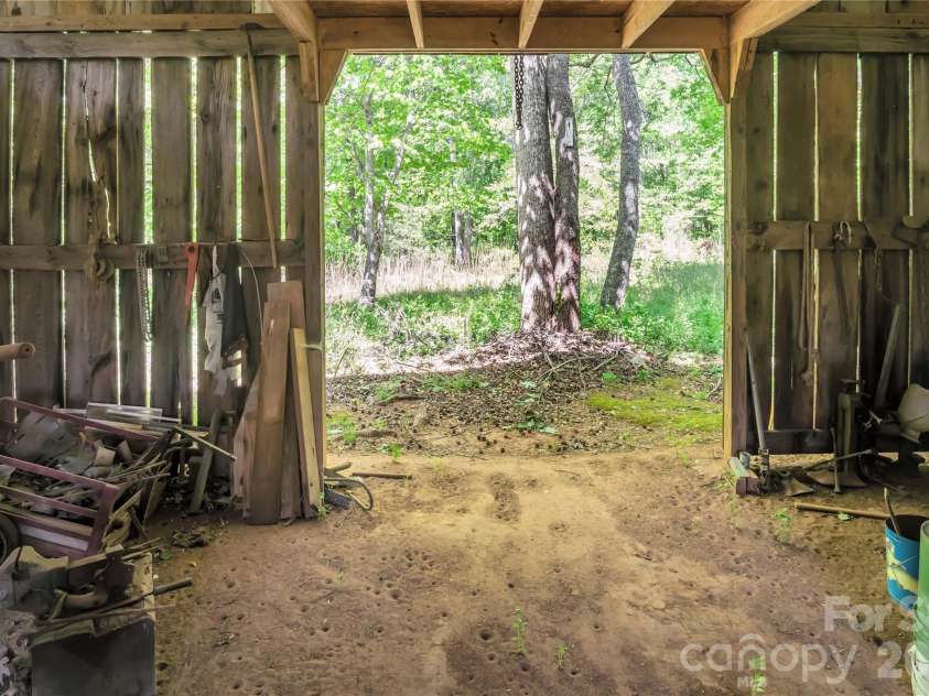283 Constant Lane, Columbus, NC 28722.  MLS# CAR4374631, YatesRealty ID 18996. 