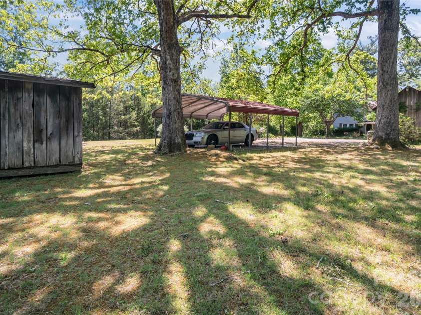 283 Constant Lane, Columbus, NC 28722.  MLS# CAR4374631, YatesRealty ID 18996. 