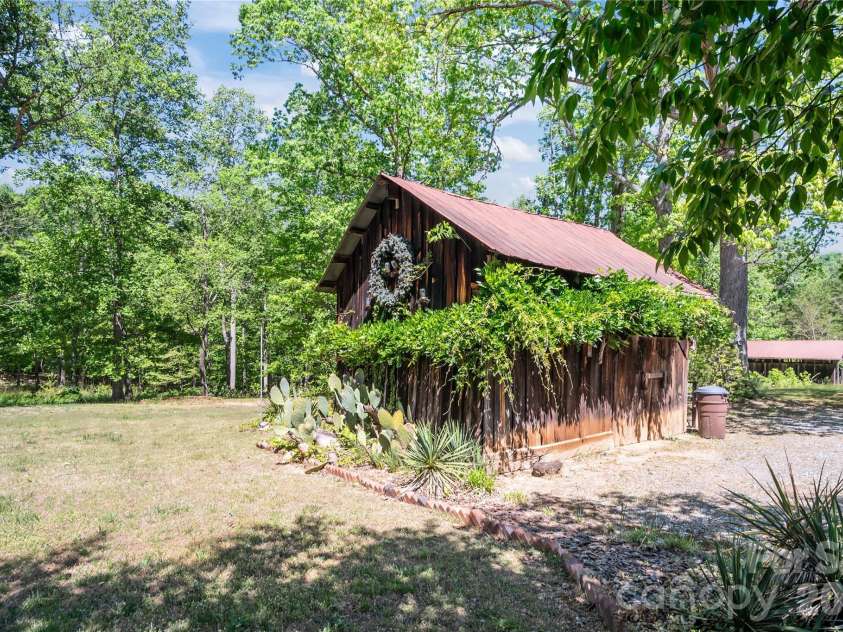 283 Constant Lane, Columbus, NC 28722.  MLS# CAR4374631, YatesRealty ID 18996. 