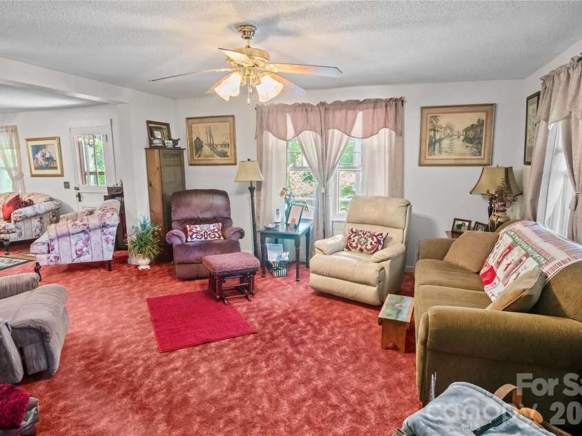 283 Constant Lane, Columbus, NC 28722.  MLS# CAR4374631, YatesRealty ID 18996. 