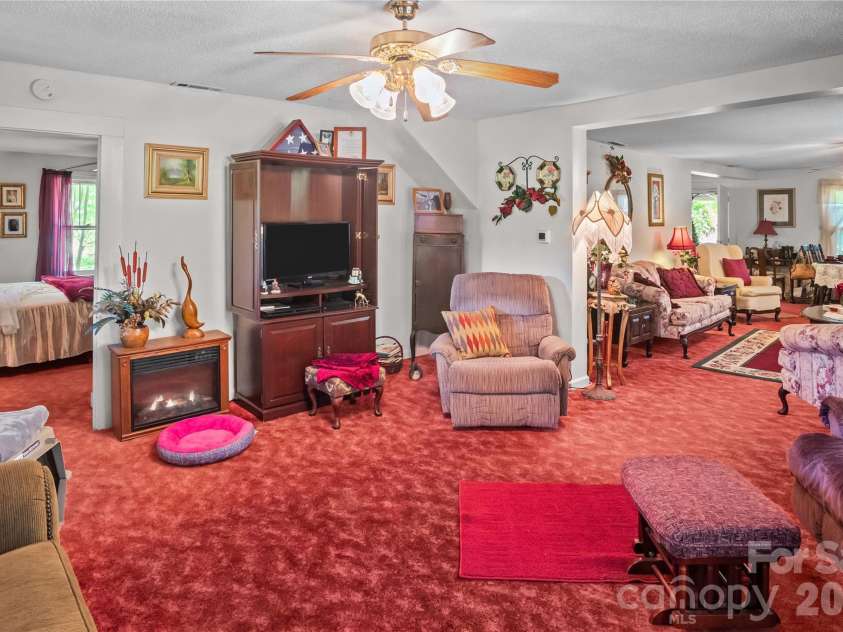 283 Constant Lane, Columbus, NC 28722.  MLS# CAR4374631, YatesRealty ID 18996. 