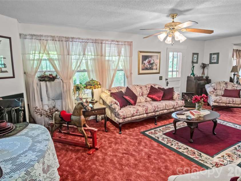 283 Constant Lane, Columbus, NC 28722.  MLS# CAR4374631, YatesRealty ID 18996. 