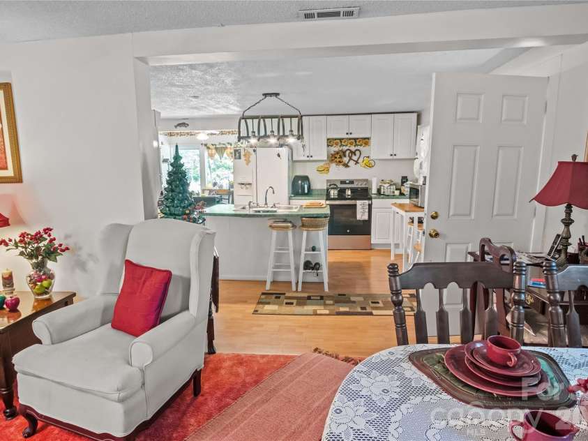 283 Constant Lane, Columbus, NC 28722.  MLS# CAR4374631, YatesRealty ID 18996. 