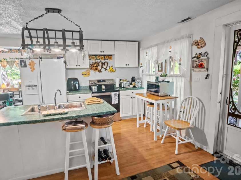 283 Constant Lane, Columbus, NC 28722.  MLS# CAR4374631, YatesRealty ID 18996. 