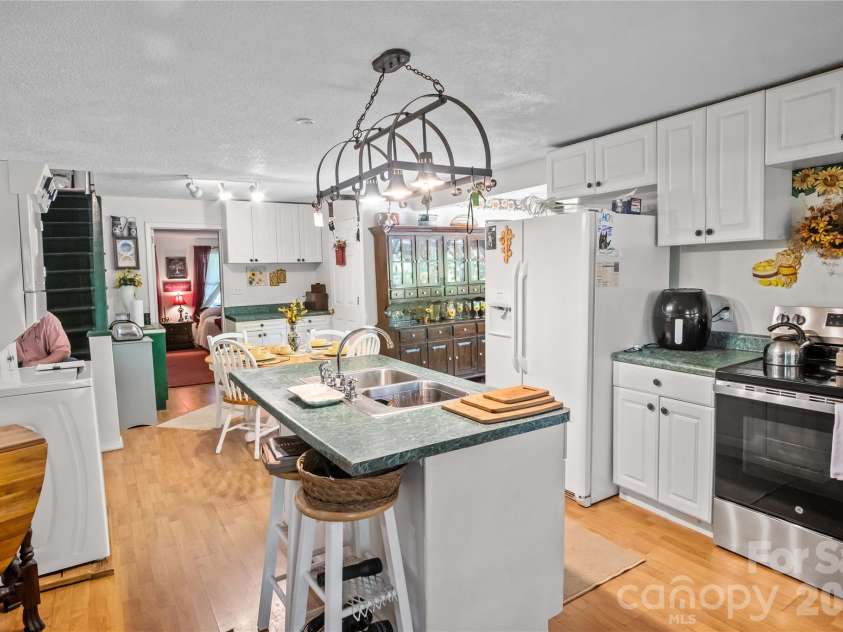 283 Constant Lane, Columbus, NC 28722.  MLS# CAR4374631, YatesRealty ID 18996. 