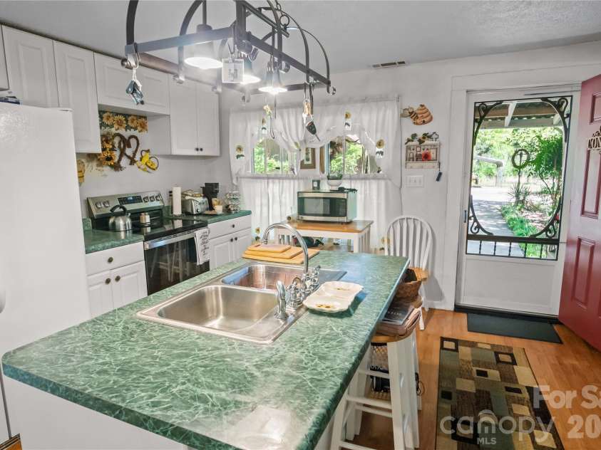 283 Constant Lane, Columbus, NC 28722.  MLS# CAR4374631, YatesRealty ID 18996. 