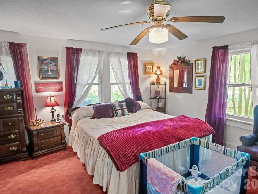283 Constant Lane, Columbus, NC 28722.  MLS# CAR4374631, YatesRealty ID 18996. 