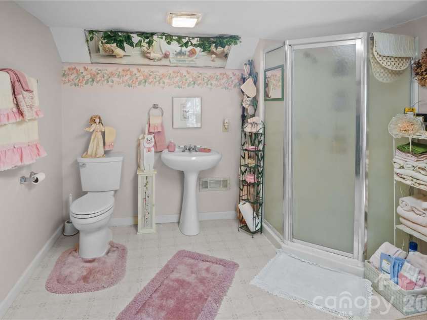 283 Constant Lane, Columbus, NC 28722.  MLS# CAR4374631, YatesRealty ID 18996. 