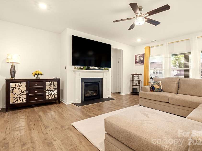 4046 Starfire Lane, Rock Hill, SC 29732.  MLS# CAR4258144, YatesRealty ID 18997. FAMILY ROOM
