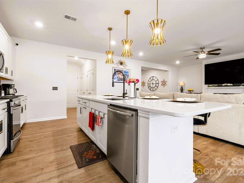 4046 Starfire Lane, Rock Hill, SC 29732.  MLS# CAR4258144, YatesRealty ID 18997. KITCHEN