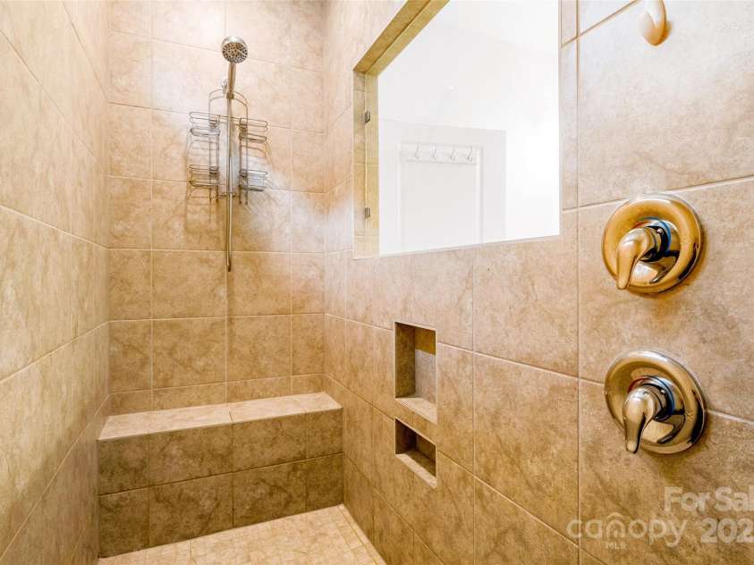 4046 Starfire Lane, Rock Hill, SC 29732.  MLS# CAR4258144, YatesRealty ID 18997. PRIMARY SHOWER