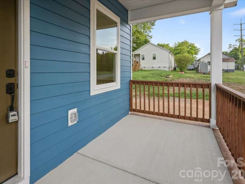 1221 7th Street, Statesville, NC 28677.  MLS# CAR4369890, YatesRealty ID 18998. 