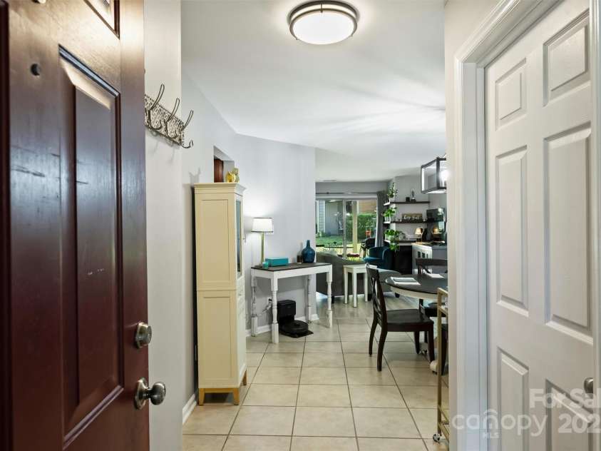 2533 Stockbridge Drive, Charlotte, NC 28210.  MLS# CAR4263237, YatesRealty ID 18998. 