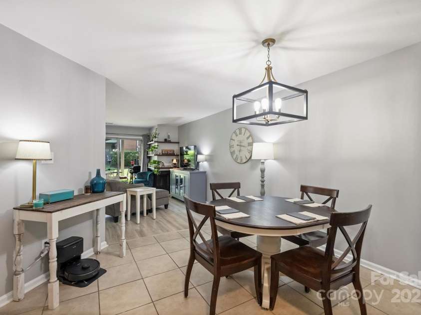 2533 Stockbridge Drive, Charlotte, NC 28210.  MLS# CAR4263237, YatesRealty ID 18998. 