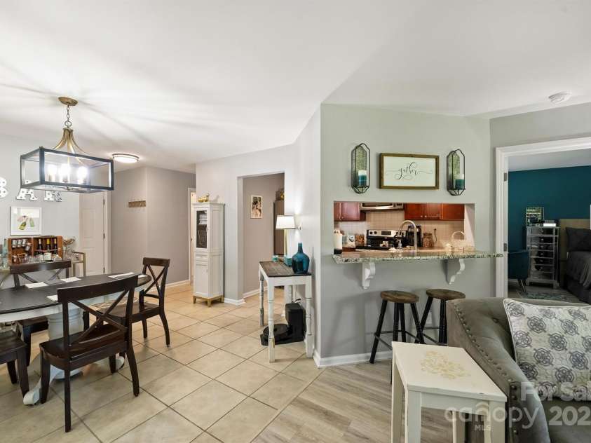 2533 Stockbridge Drive, Charlotte, NC 28210.  MLS# CAR4263237, YatesRealty ID 18998. 