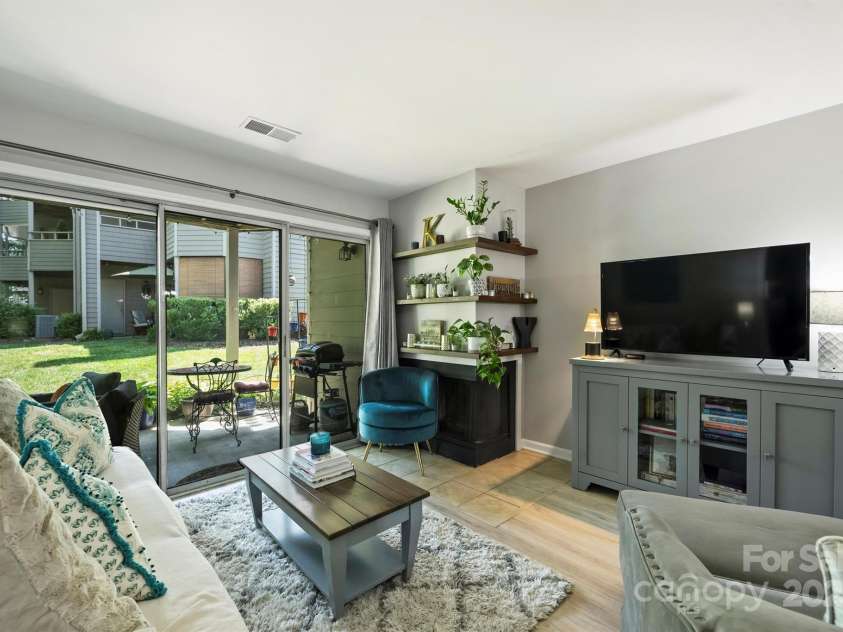 2533 Stockbridge Drive, Charlotte, NC 28210.  MLS# CAR4263237, YatesRealty ID 18998. 