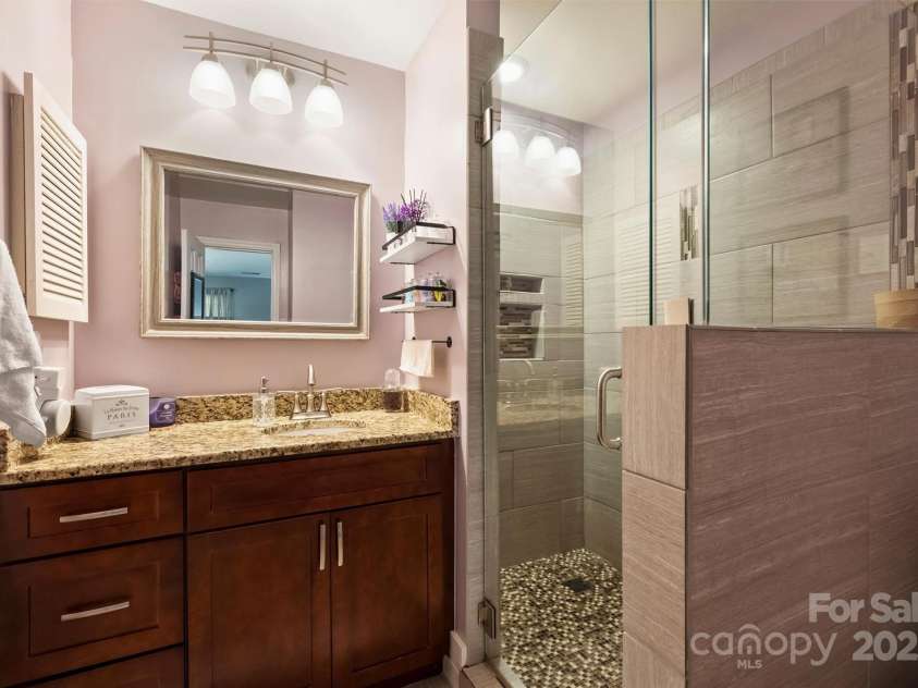 2533 Stockbridge Drive, Charlotte, NC 28210.  MLS# CAR4263237, YatesRealty ID 18998. 