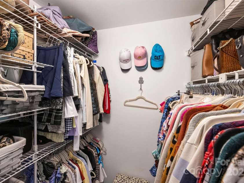 2533 Stockbridge Drive, Charlotte, NC 28210.  MLS# CAR4263237, YatesRealty ID 18998. 