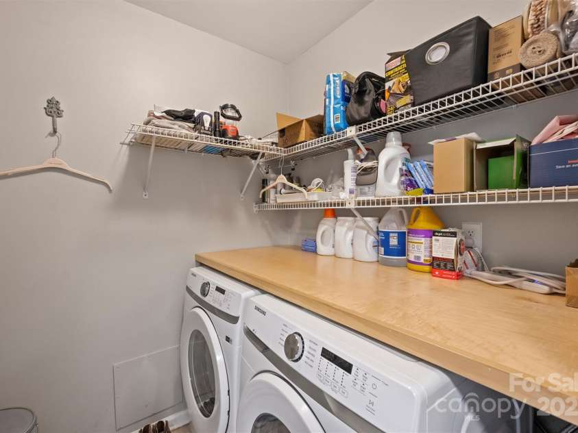 2533 Stockbridge Drive, Charlotte, NC 28210.  MLS# CAR4263237, YatesRealty ID 18998. 