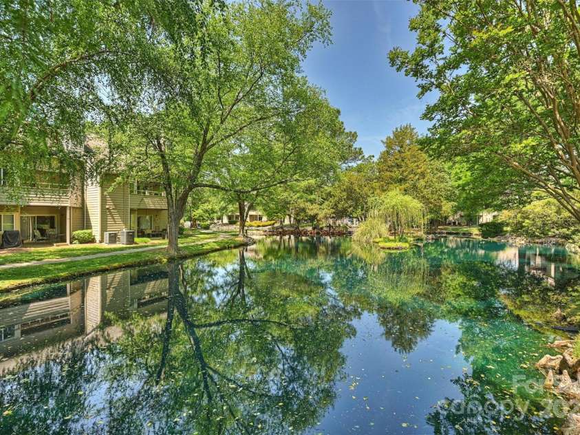 2533 Stockbridge Drive, Charlotte, NC 28210.  MLS# CAR4263237, YatesRealty ID 18998. 