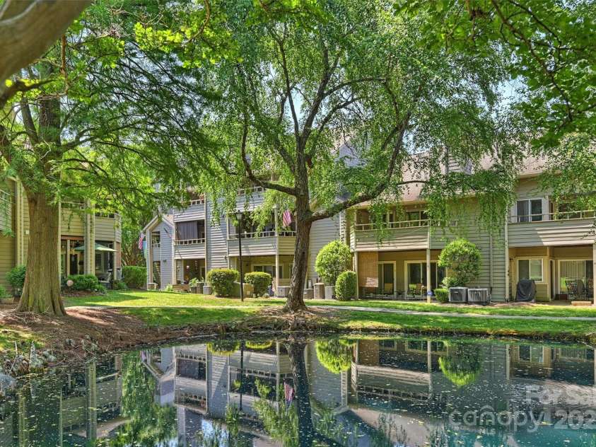 2533 Stockbridge Drive, Charlotte, NC 28210.  MLS# CAR4263237, YatesRealty ID 18998. 