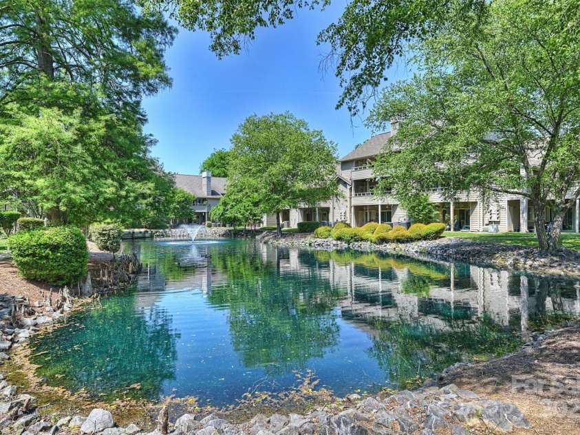 2533 Stockbridge Drive, Charlotte, NC 28210.  MLS# CAR4263237, YatesRealty ID 18998. 