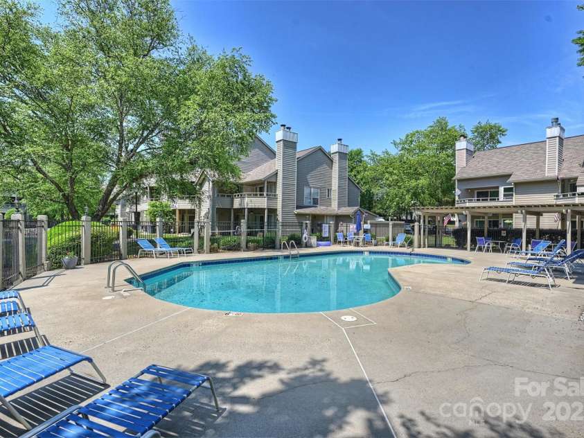 2533 Stockbridge Drive, Charlotte, NC 28210.  MLS# CAR4263237, YatesRealty ID 18998. 