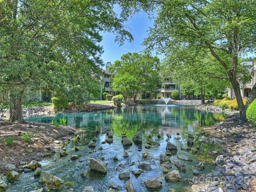 2533 Stockbridge Drive, Charlotte, NC 28210.  MLS# CAR4263237, YatesRealty ID 18998. 