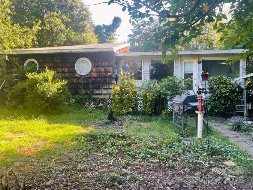 137 Gondola Road, Mooresville, NC 28117.  MLS# CAR4301034, YatesRealty ID 19. 