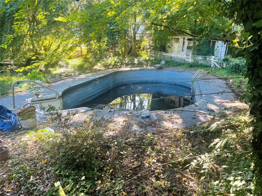 137 Gondola Road, Mooresville, NC 28117.  MLS# CAR4301034, YatesRealty ID 19. 