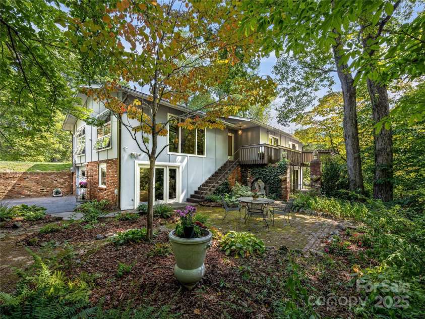 5 Hillcrest Road, Asheville, NC 28804.  MLS# CAR4180029, YatesRealty ID 190. 