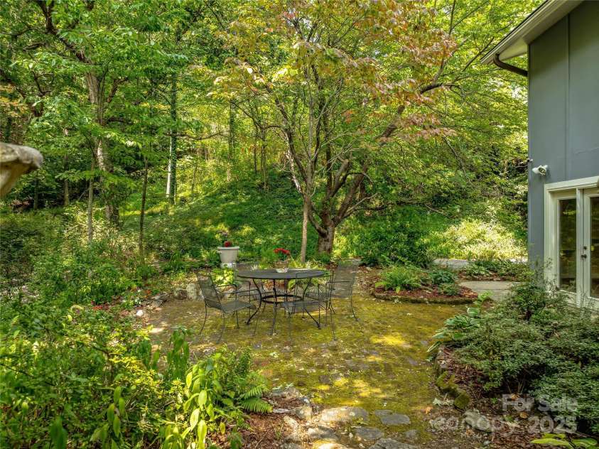 5 Hillcrest Road, Asheville, NC 28804.  MLS# CAR4180029, YatesRealty ID 190. 