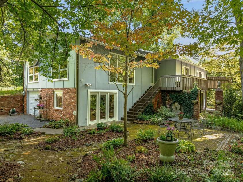 5 Hillcrest Road, Asheville, NC 28804.  MLS# CAR4180029, YatesRealty ID 190. 