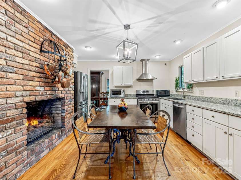 5 Hillcrest Road, Asheville, NC 28804.  MLS# CAR4180029, YatesRealty ID 190. 