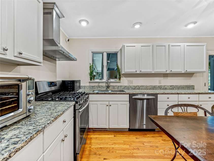 5 Hillcrest Road, Asheville, NC 28804.  MLS# CAR4180029, YatesRealty ID 190. 