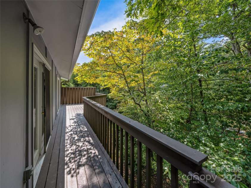 5 Hillcrest Road, Asheville, NC 28804.  MLS# CAR4180029, YatesRealty ID 190. 