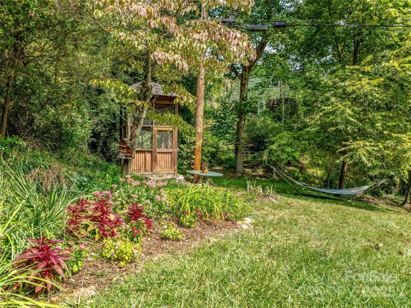 5 Hillcrest Road, Asheville, NC 28804.  MLS# CAR4180029, YatesRealty ID 190. 