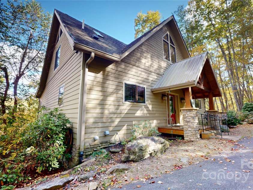 811 Hemlock Drive, Newland, NC 28657.  MLS# CAR4313317, YatesRealty ID 190. 