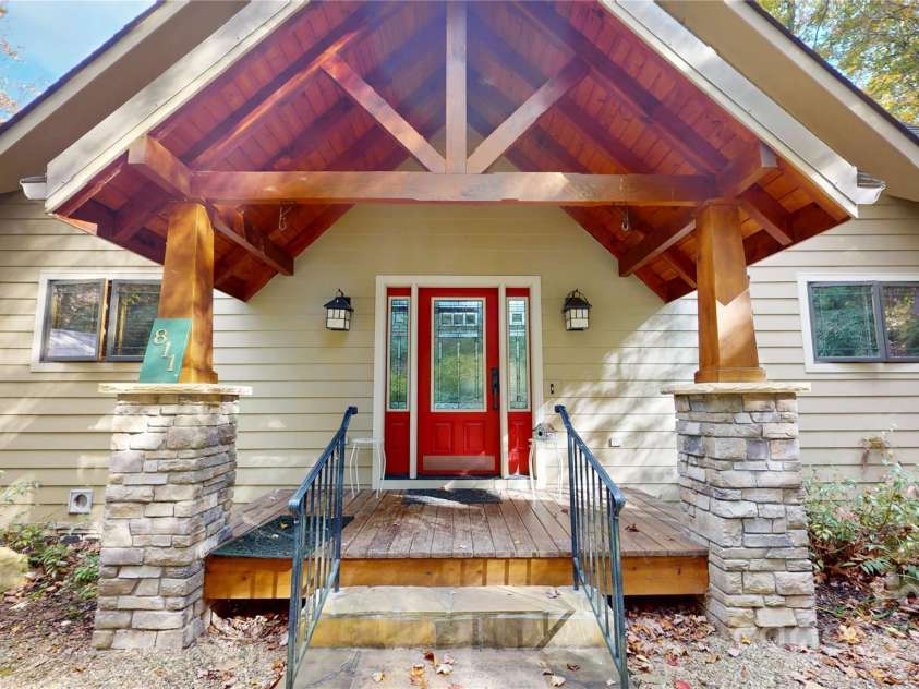 811 Hemlock Drive, Newland, NC 28657.  MLS# CAR4313317, YatesRealty ID 190. 