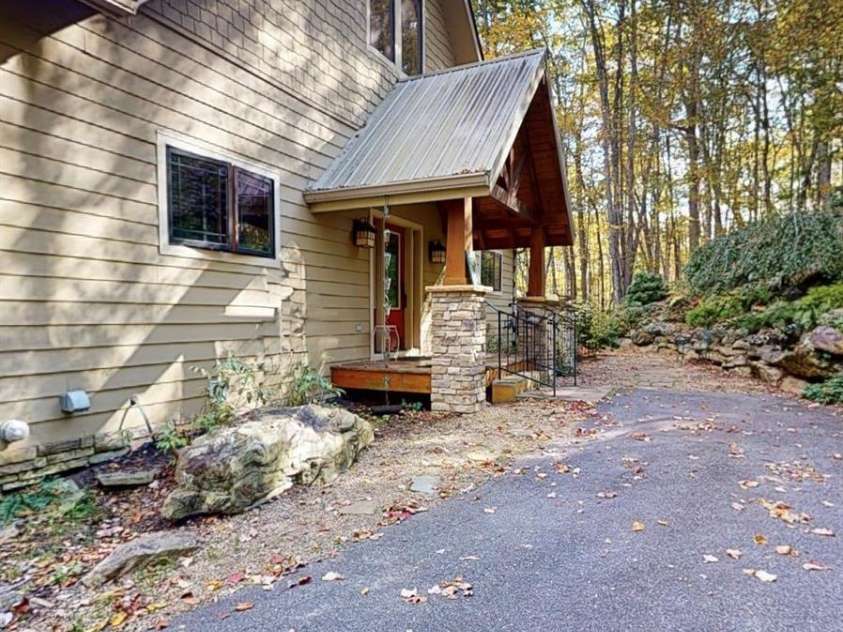 811 Hemlock Drive, Newland, NC 28657.  MLS# CAR4313317, YatesRealty ID 190. 