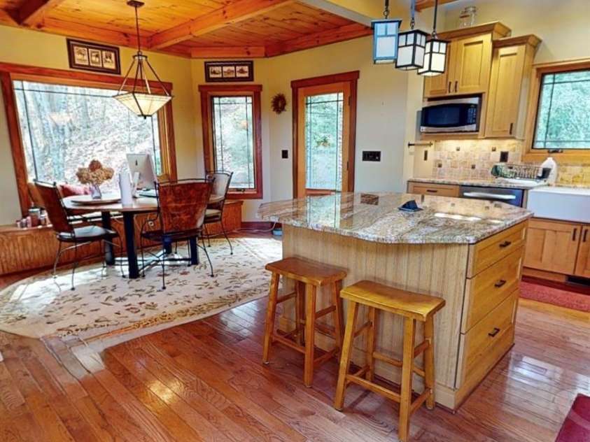 811 Hemlock Drive, Newland, NC 28657.  MLS# CAR4313317, YatesRealty ID 190. 