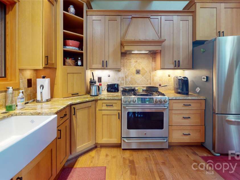 811 Hemlock Drive, Newland, NC 28657.  MLS# CAR4313317, YatesRealty ID 190. 