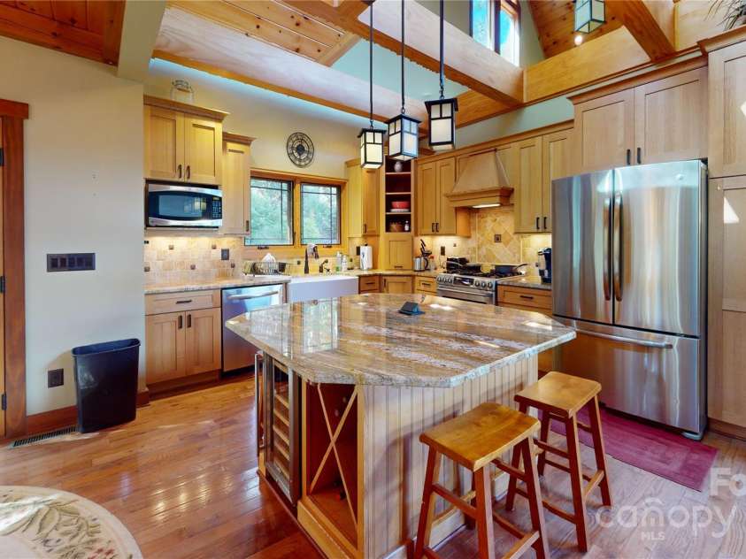 811 Hemlock Drive, Newland, NC 28657.  MLS# CAR4313317, YatesRealty ID 190. 